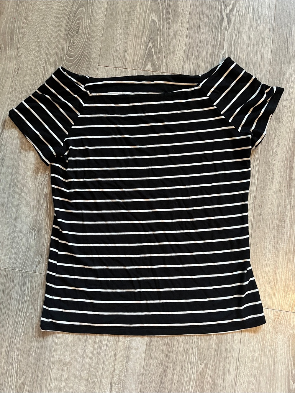 Reitmans Women’s Black & White Striped Boatneck Short Sleeve Top. Large.